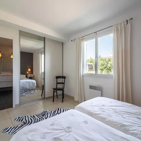 Luxurious In With Private Pool * Oupia