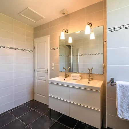 Luxurious In With Private Pool * Oupia