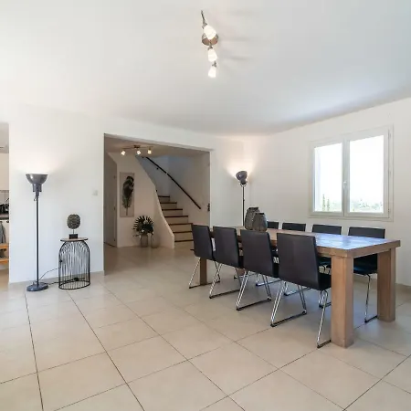 Luxurious In With Private Pool Oupia